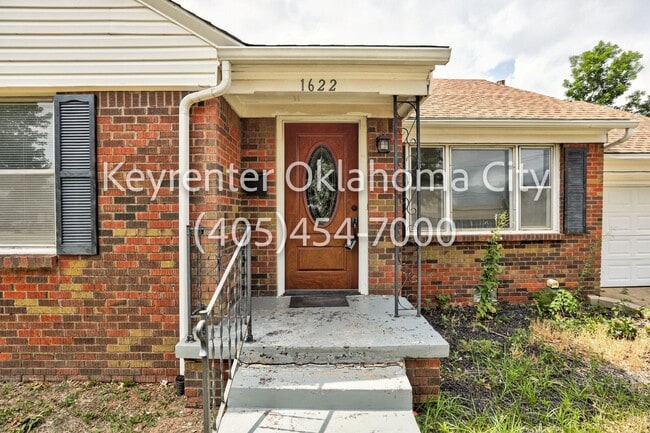 Building Photo - Move-In Special *1/2 Your First Month's Rent* Wonderful 3BD/2BD Home minutes away from Quail Spri...
