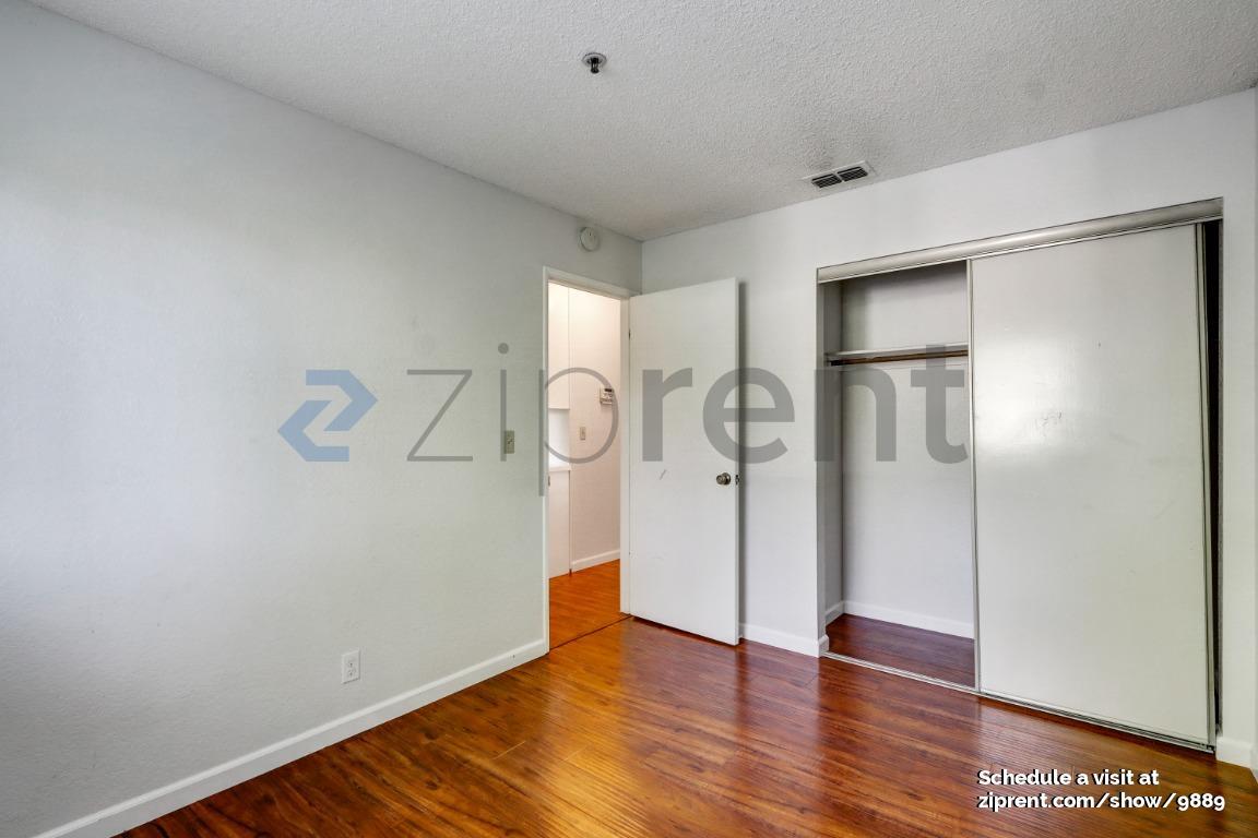 Building Photo - Unit 3