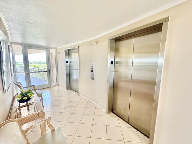 Building Photo - 4100 Galt Ocean Dr