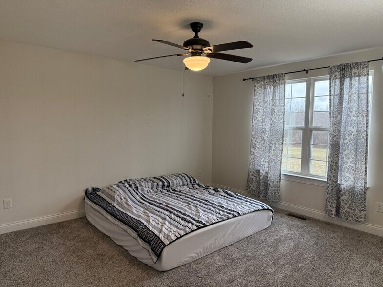 Building Photo - 10054 Viburnum Dr
