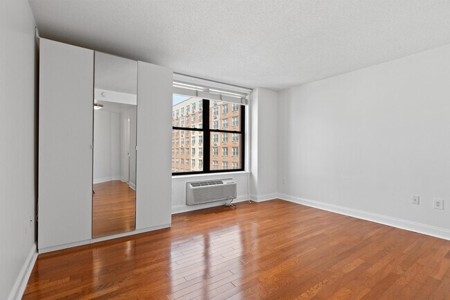 Building Photo - 4301 Park Ave