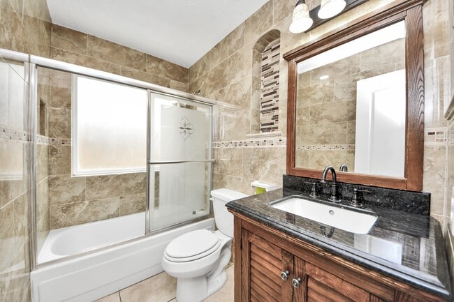 Building Photo - 5039 E Pagewick Dr