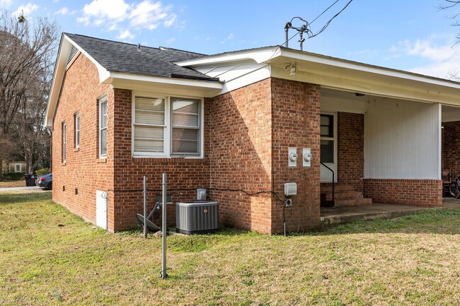 Building Photo - Cozy 2 Bed Duplex in the Heart of Lillington