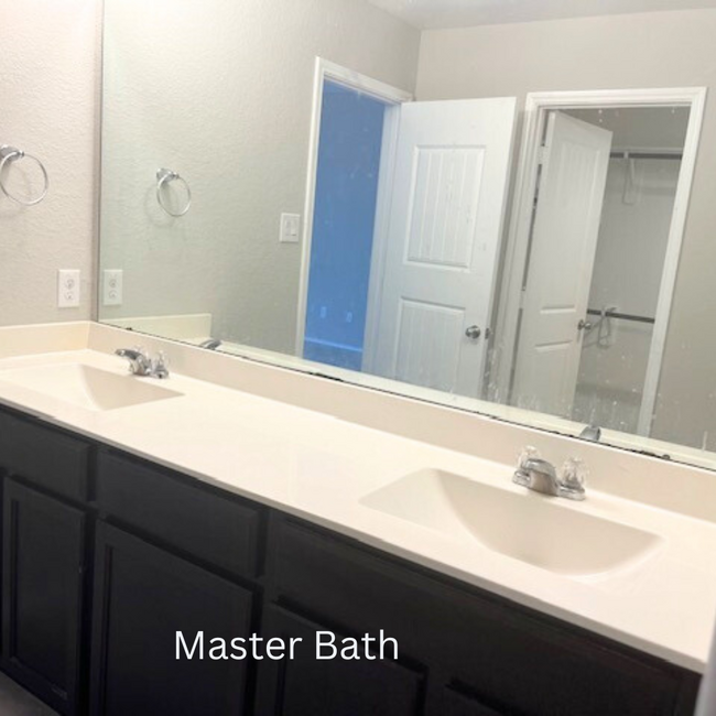 Master Bath double sinks - 8310 Rose Petals Ln