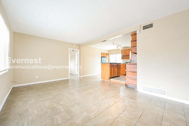 Building Photo - 706 Uvalda St