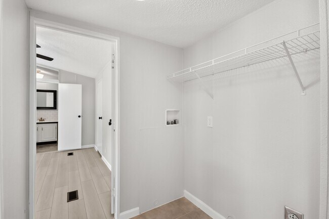 Building Photo - 25494 Deepwood Dr