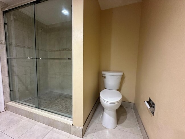 Building Photo - 6630 Racquet Club Dr