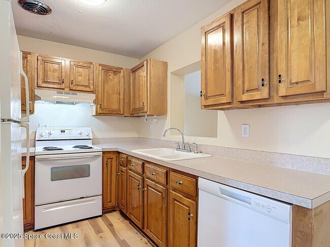 Building Photo - 1590 Hilldale Rd