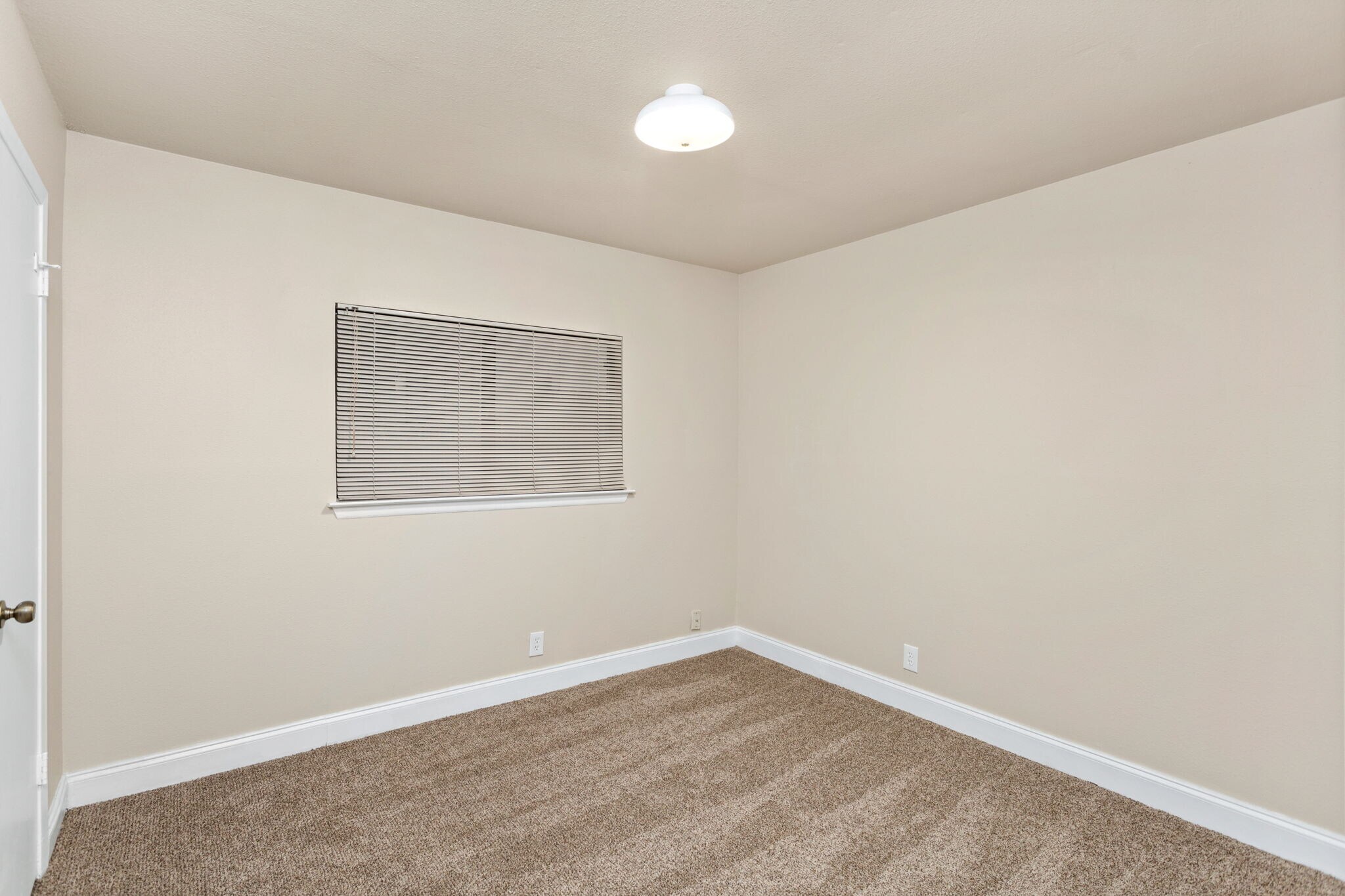 Building Photo - 8402 Laurel Bnd