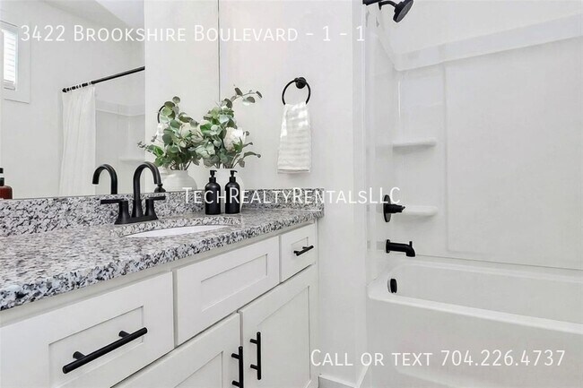 Building Photo - 3422 Brookshire Blvd