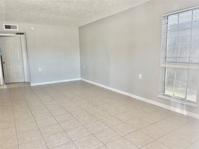 Building Photo - 9413 Hollock St
