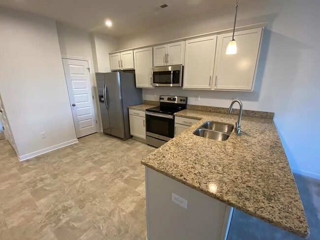 Building Photo - 12867 Deep Well Rd