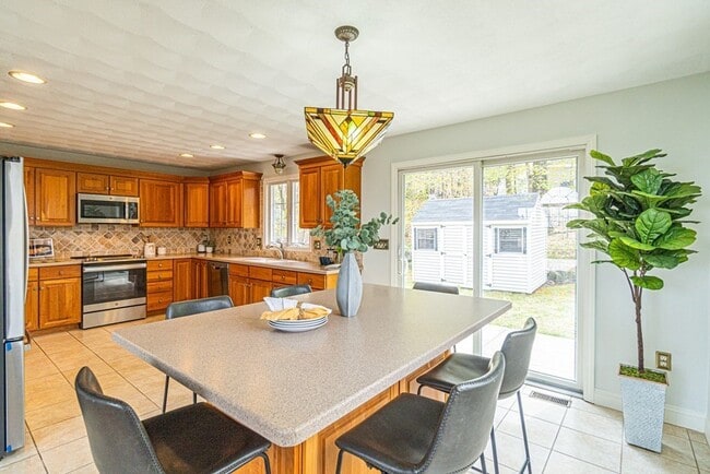 Building Photo - 32 Waltham St