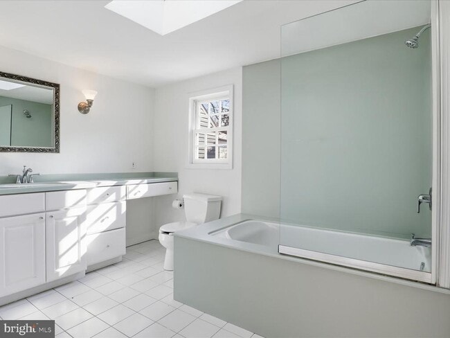 Building Photo - 210 Gibbon St