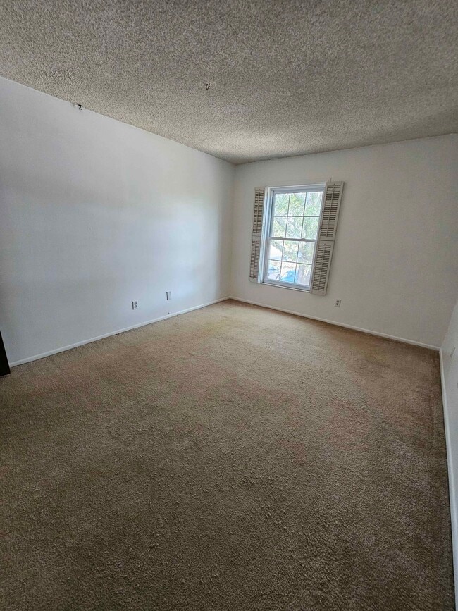 Building Photo - 8490-8413 13th St N