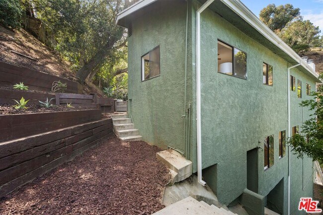 Building Photo - 8506 Oak Ct