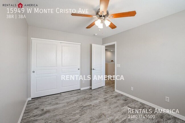 Building Photo - Corner lot with RV gate!