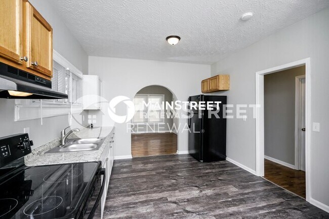 Building Photo - 3 Bedroom Pet-Friendly Home in Louisville, KY with Main Street Renewal