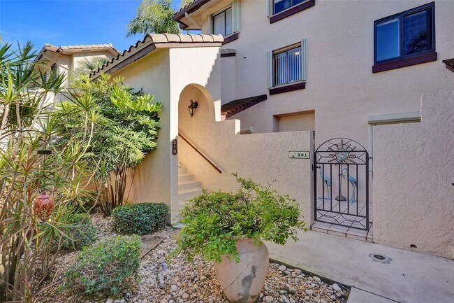 Building Photo - 270 Captains Walk