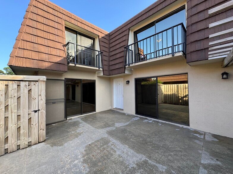 Building Photo - 1620 16th Ln
