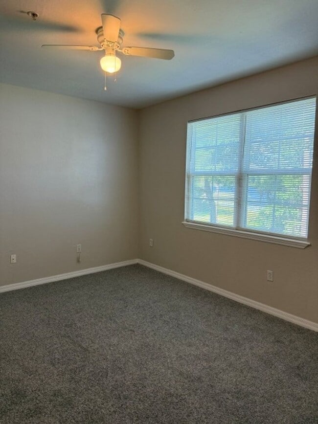 Building Photo - 3250 Corona Village Way