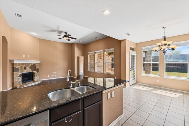 Building Photo - 417 Hackberry Dr