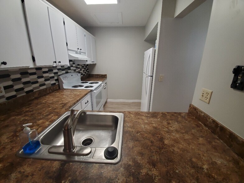 Building Photo - 2570 W 67th Pl