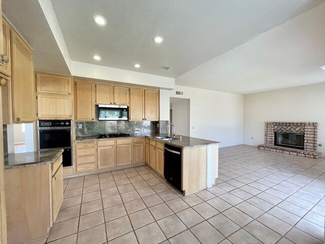 Building Photo - 1951 Devonshire Dr