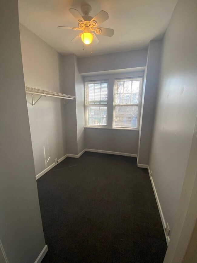 Building Photo - Two Bed/1Bath House