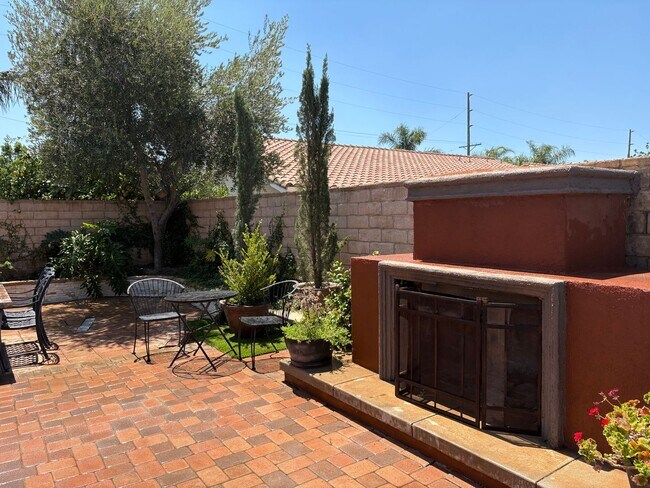 Building Photo - Spectacular-Remodeled 4-Bedroom Home with Pool, Spa, + 600 sqft Bonus Space in lovely Sylmar neig...