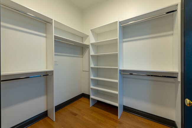 Building Photo - 28 N Throop St