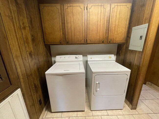 Building Photo - 2 bedroom duplex apartment for rent