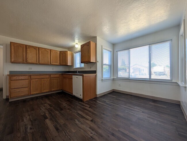 Building Photo - Great 3-Bedroom, 1-Bath Home In Springfield!