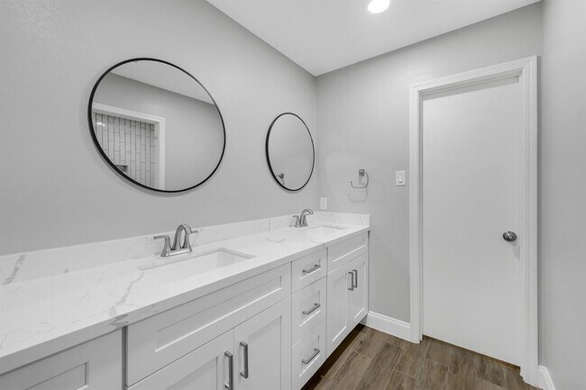 Building Photo - 4515 Larch Dr