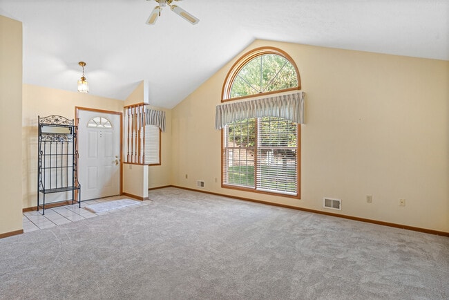 Building Photo - 702 Dehaven Ct