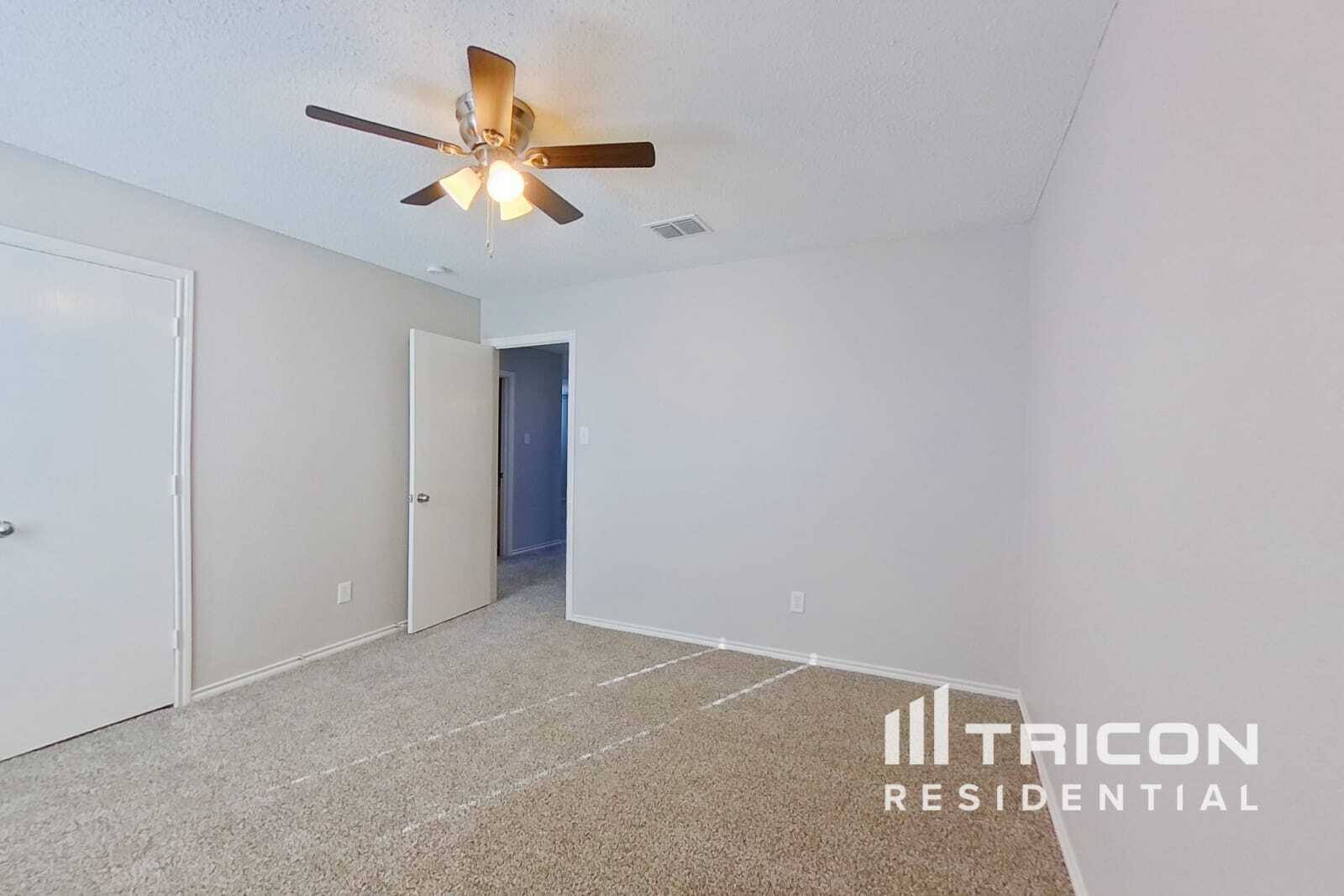 Building Photo - 16616 Jasmine Springs Dr