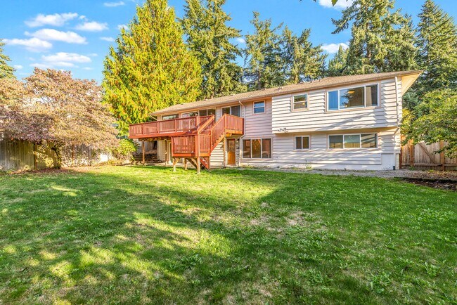 Building Photo - 4 bedroom 2.5 bath with office space.