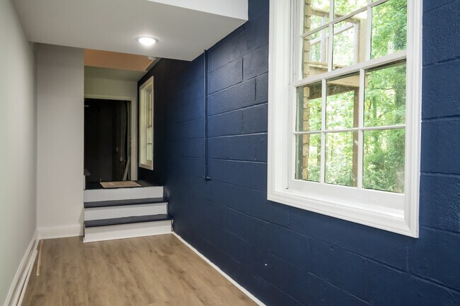 Building Photo - 1051 Crooked Creek Rd