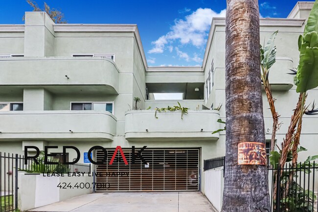 Building Photo - Bright and Spacious One Bedroom with Hardw...