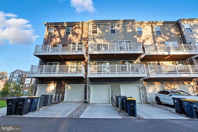 Building Photo - 10414 John Glenn St