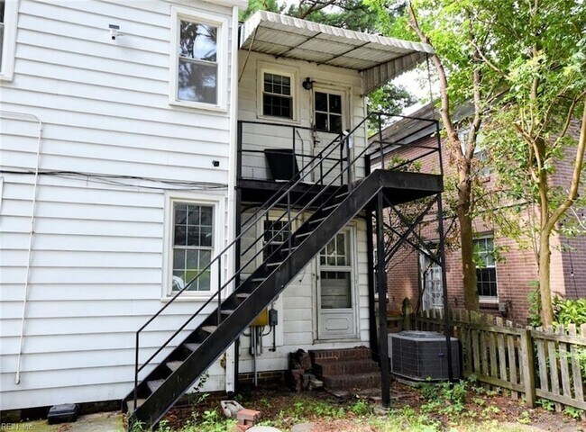 Building Photo - 1330 Monterey Ave