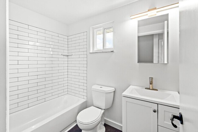 Building Photo - READY FOR MOVE IN!! Don't miss this UPDATED 3-bedroom in Braddock Hills!