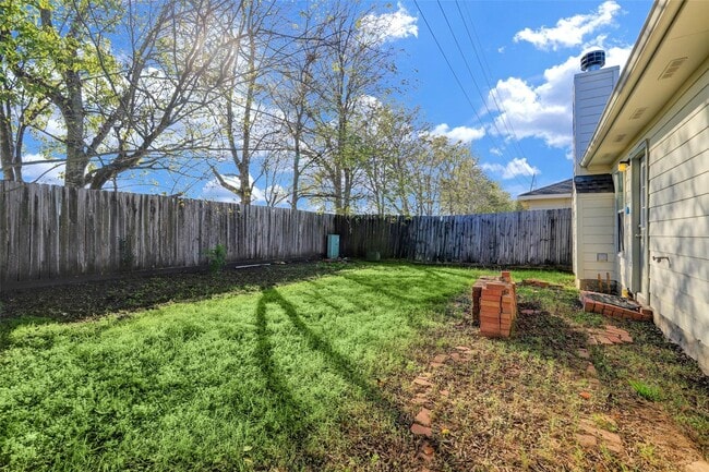 Building Photo - 18319 Austin Oak Ln