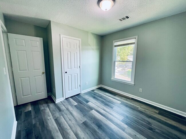 Building Photo - 742 Shoal Cir