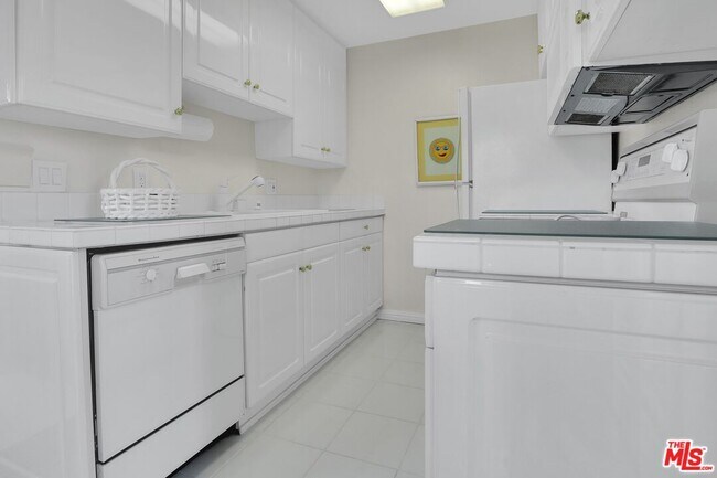 Building Photo - 2308 Schader Dr