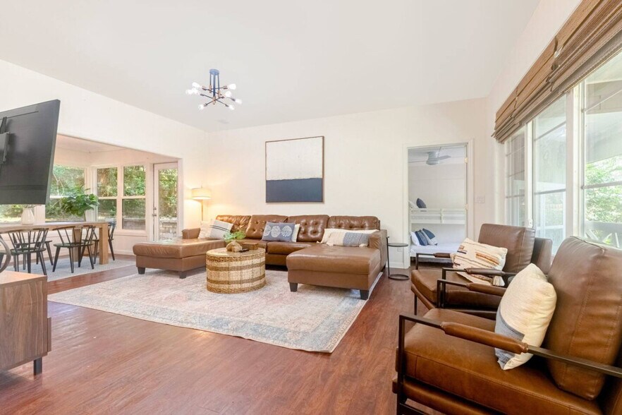 Primary Photo - 318 SW 27th St