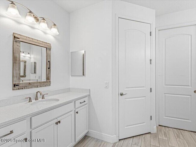 Building Photo - 7921 Mocan Ct