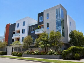 Building Photo - cou119