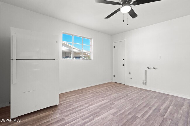 Building Photo - 5017 Sierra Madre Dr