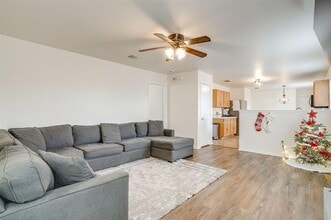 Building Photo - 6612 Meadow Way Ln